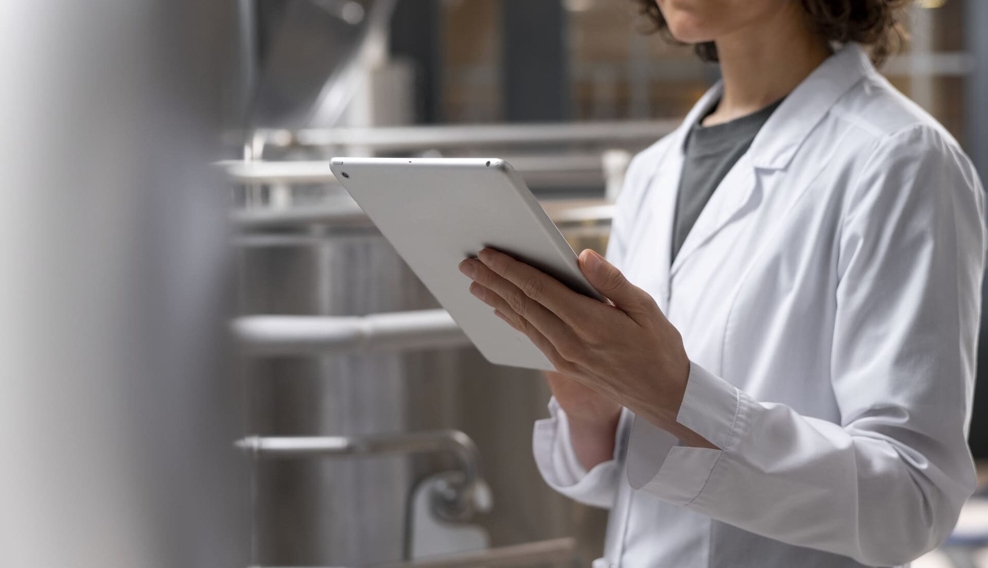 Side view woman working beer factory (2) (1) (1)